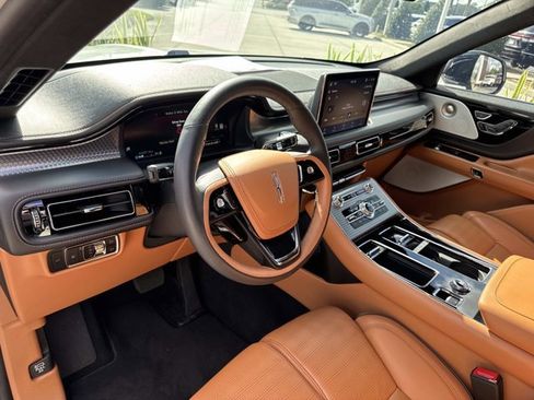 Certified 2024 Lincoln Aviator Black Label w/ Class IV Trailer Tow Package image 16