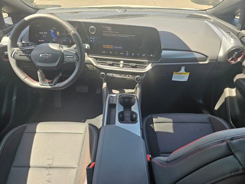 New 2025 Chevrolet Equinox EV RS image 9