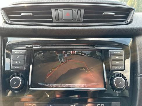 Used 2019 Nissan Rogue SV AWD/4WD image 30