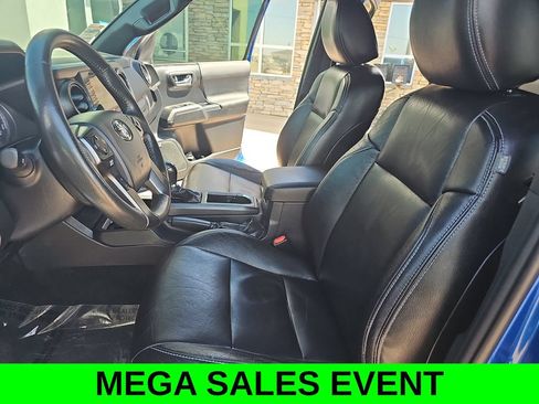 Used 2017 Toyota Tacoma TRD Sport AWD/4WD image 14