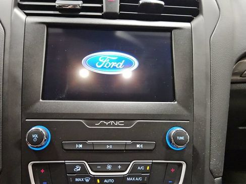 Used 2020 Ford Fusion SE w/ Equipment Group 151A FWD image 16