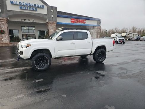 Used 2016 Toyota Tacoma TRD Sport image 33