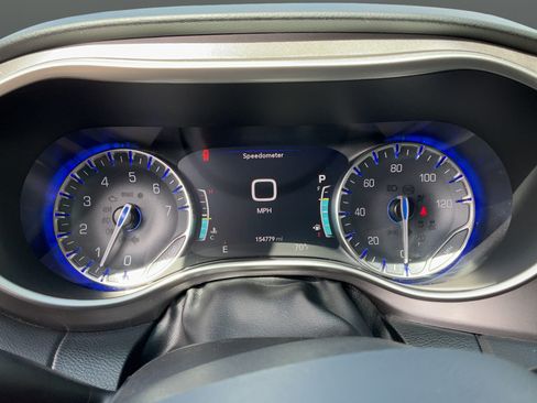 Used 2021 Chrysler Pacifica Touring-L FWD image 18