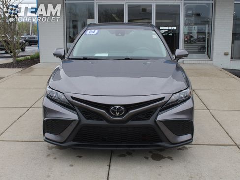 Used 2024 Toyota Camry SE image 9