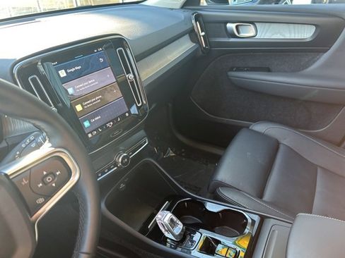 Certified 2025 Volvo XC40 B5 Plus image 19