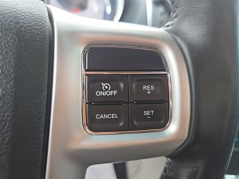 Used 2014 Chrysler Town & Country Touring image 13