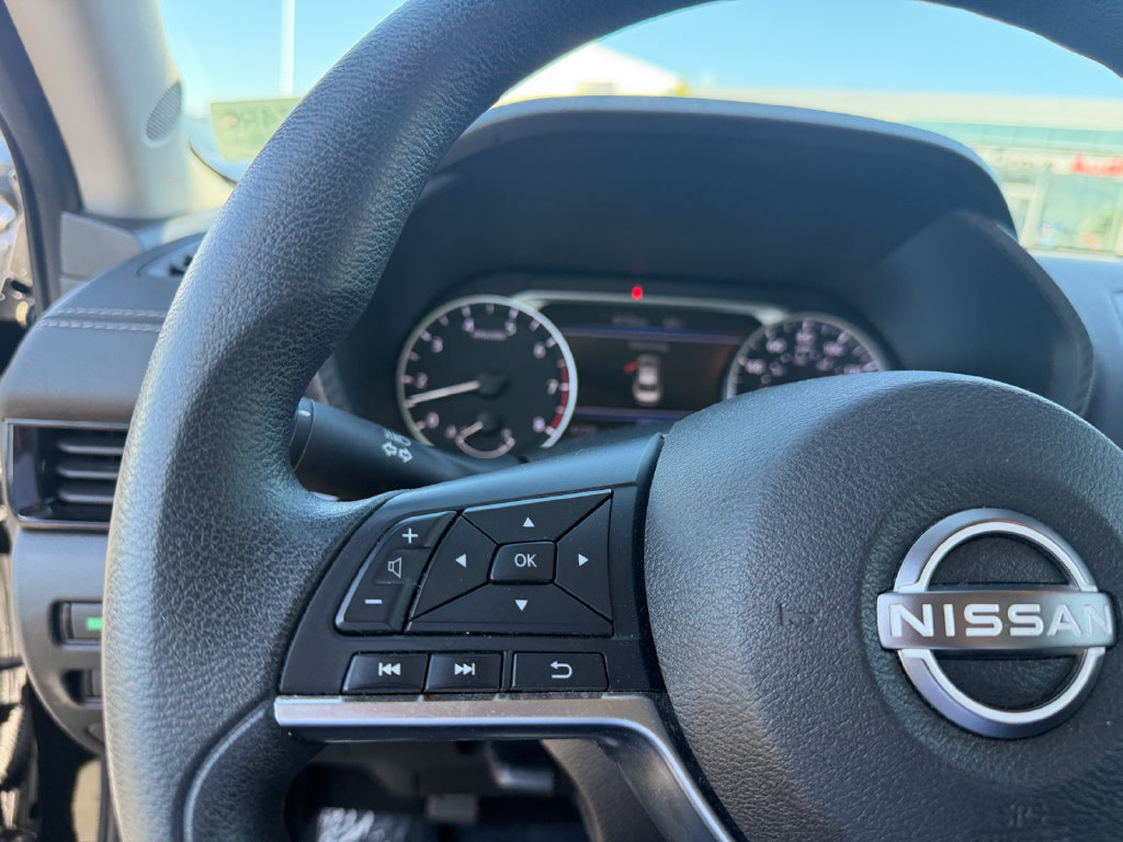Used 2025 Nissan Sentra SV FWD image 15