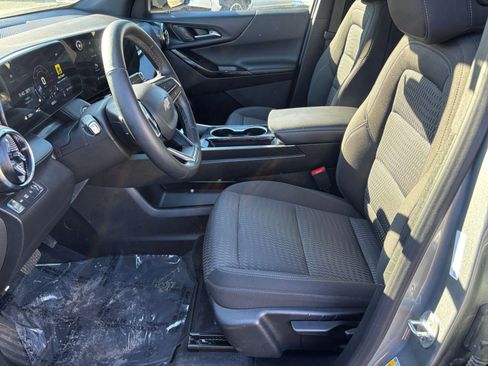 Used 2025 Chevrolet Equinox LT image 23