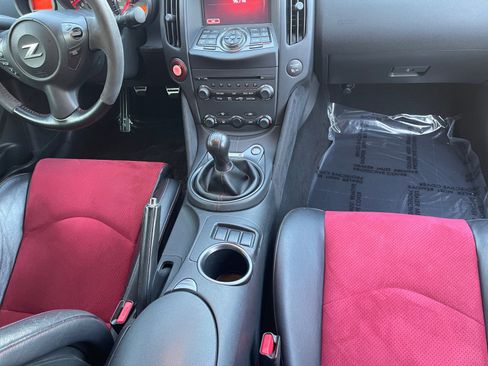 Used 2015 Nissan 370Z NISMO image 10