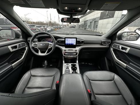 Certified 2022 Ford Explorer XLT w/ Equipment Group 202A image 16