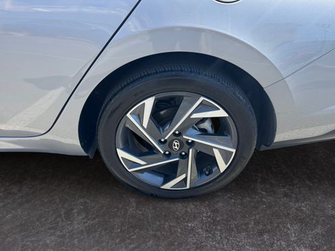 Used 2025 Hyundai Elantra Sport FWD image 14
