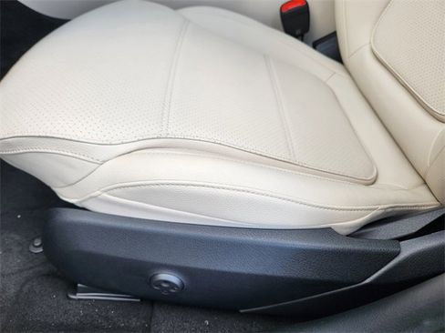 New 2025 Mercedes-Benz C 300 4MATIC Sedan image 9