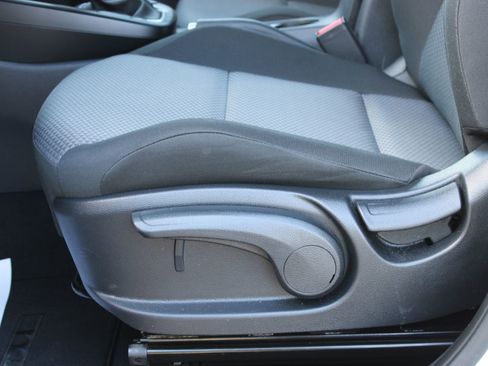 Used 2025 Kia Soul LX FWD image 12