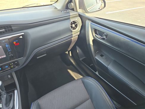 Used 2018 Toyota Corolla SE image 11