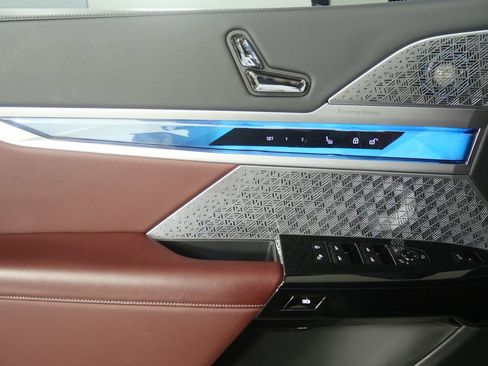 Certified 2023 BMW 760i xDrive image 8