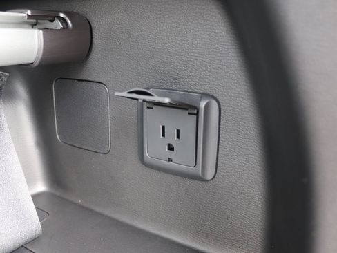 Used 2025 Mitsubishi Outlander 4WD Plug-In Hybrid image 20