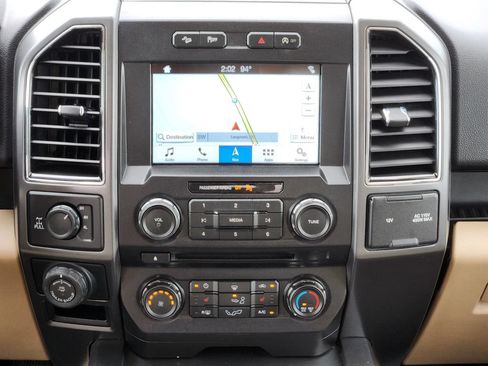 Used 2018 Ford F150 XLT w/ Equipment Group 302A Luxury AWD/4WD image 20