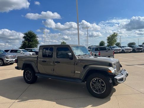 Used 2020 Jeep Gladiator Overland w/ Popular Equipment Package AWD/4WD image 7