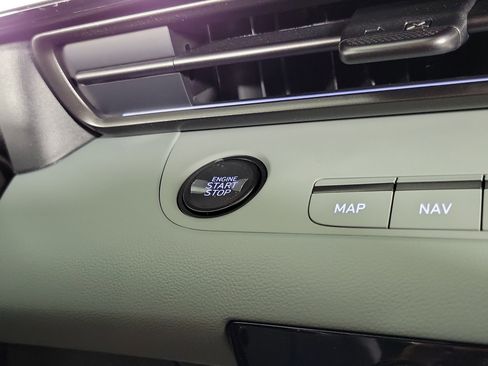 New 2025 Hyundai Elantra Limited image 17