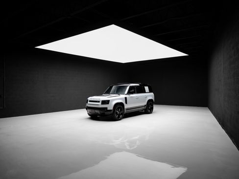 Used 2023 Land Rover Defender 110 AWD/4WD image 94