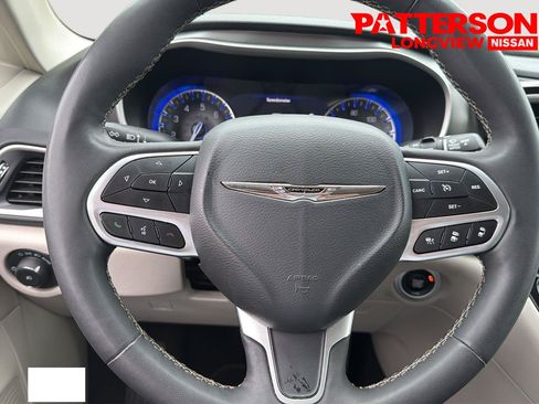 Used 2024 Chrysler Pacifica Touring-L FWD image 15