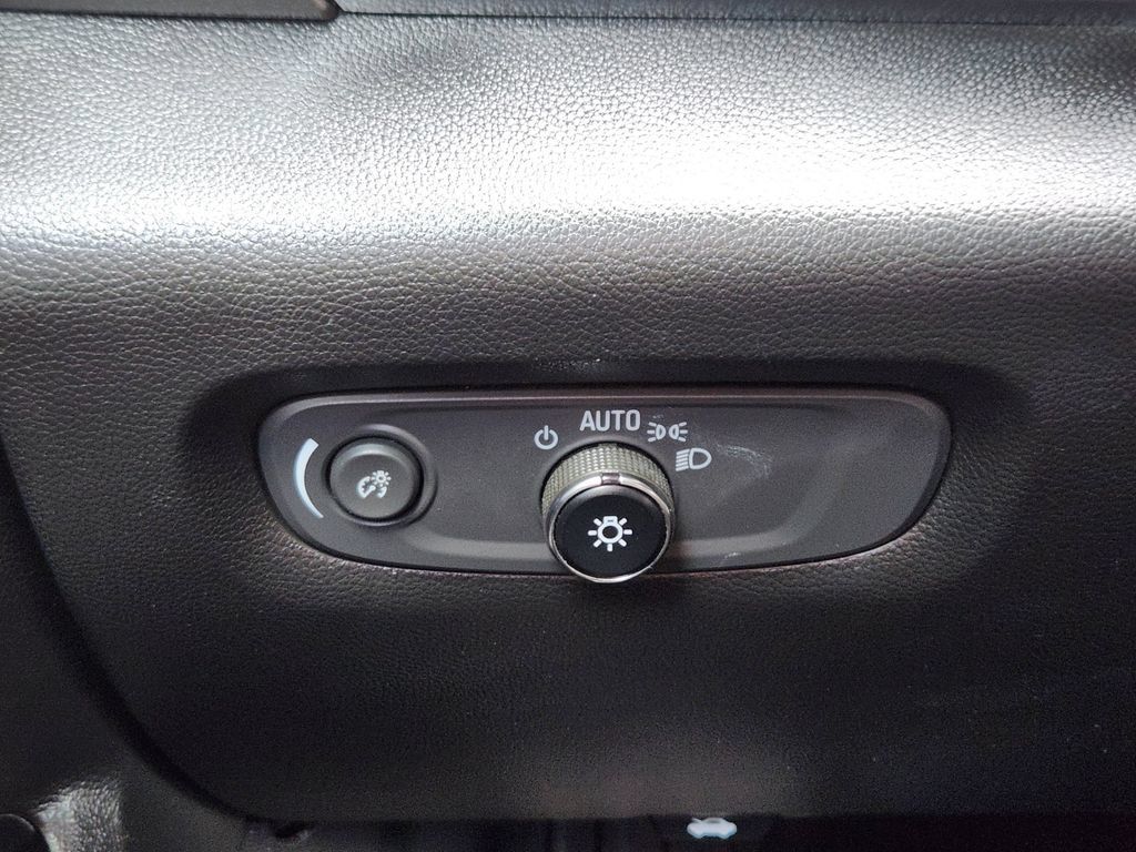 Used 2023 Chevrolet Traverse LT AWD/4WD image 13