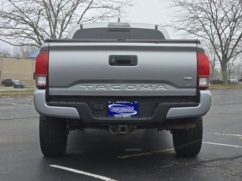 Used 2017 Toyota Tacoma TRD Sport image 29