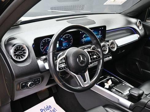 Used 2022 Mercedes-Benz GLB 250 w/ Premium Package Lite image 22