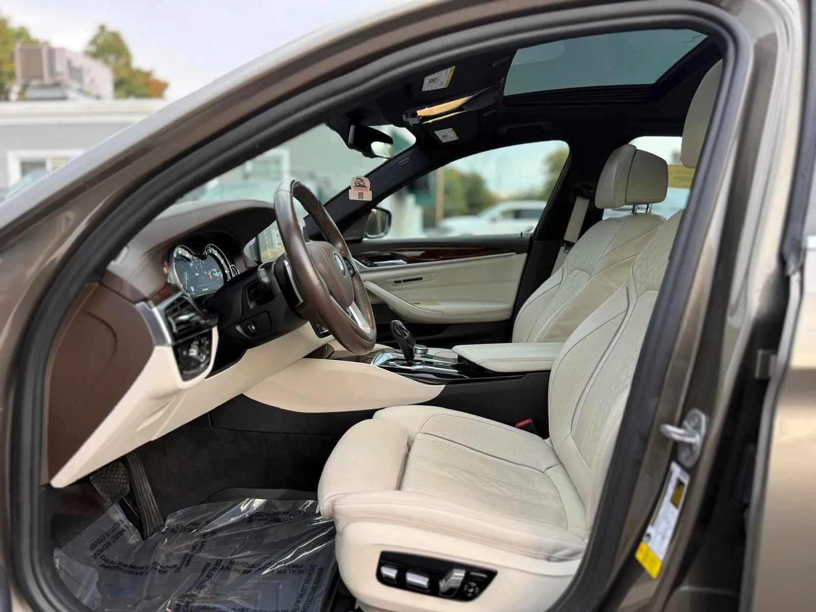 Used 2017 BMW 540i RWD image 9