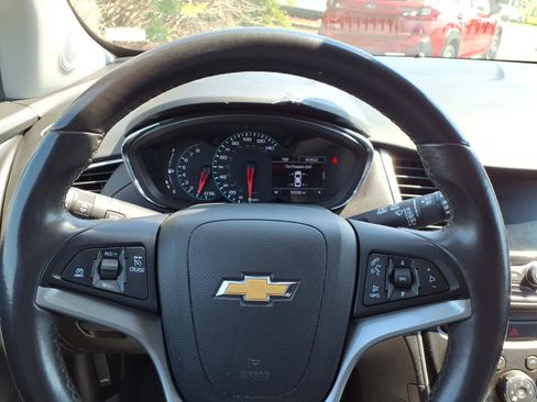 Used 2020 Chevrolet Trax LT w/ Redline Edition FWD image 10