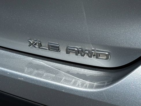 Used 2023 Toyota Highlander XLE AWD/4WD image 14