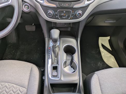 Used 2022 Chevrolet Equinox LS w/ LS Convenience Package FWD image 18