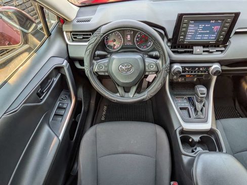 Used 2020 Toyota RAV4 LE FWD image 17
