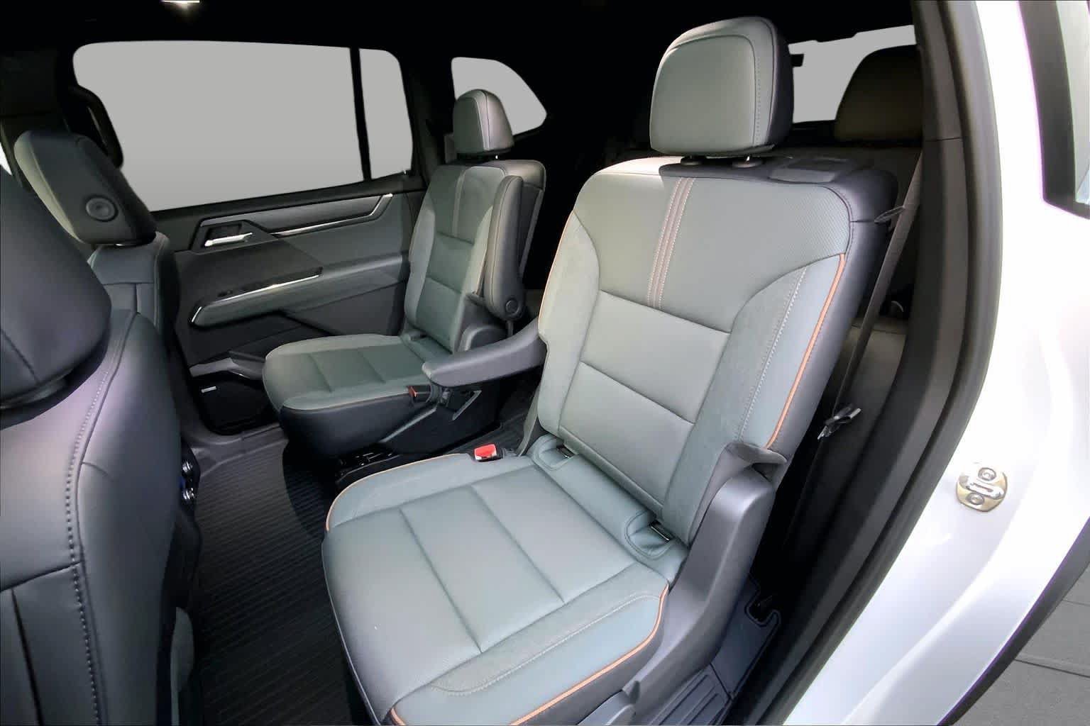 Used 2026 GMC Acadia AT4 w/ Super Cruise Package AWD/4WD image 18