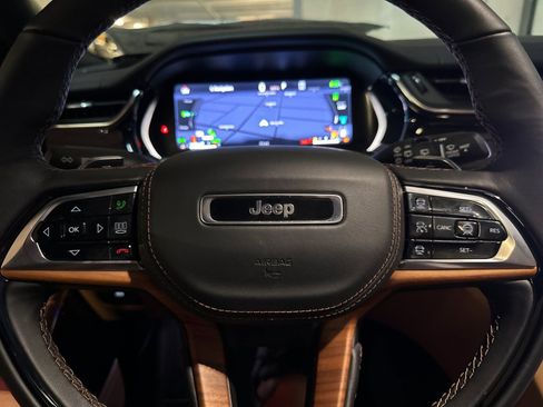 New 2025 Jeep Grand Cherokee Summit image 23