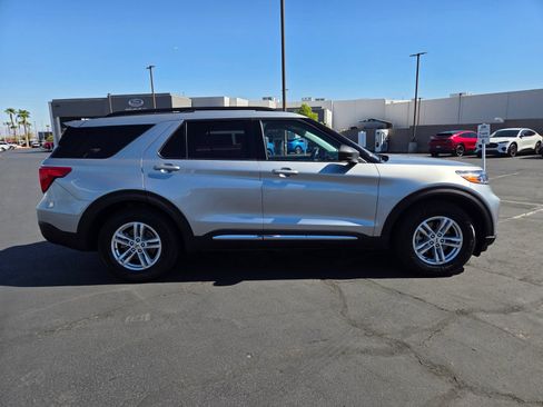 Certified 2021 Ford Explorer XLT RWD image 7