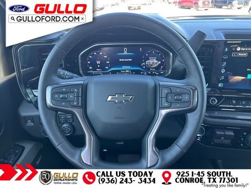 Used 2025 Chevrolet Silverado 2500 ZR2 w/ Technology Package AWD/4WD image 12