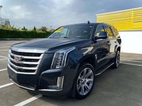Used 2019 Cadillac Escalade Luxury RWD image 1