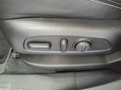 Used 2023 GMC Terrain SLT w/ Elevation Edition image 6