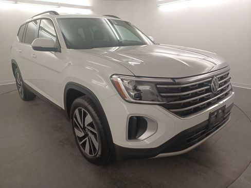 Used 2025 Volkswagen Atlas SE FWD image 1