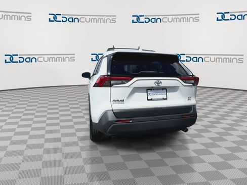 Used 2019 Toyota RAV4 LE AWD/4WD image 7