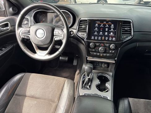 Used 2022 Jeep Grand Cherokee Laredo X image 13