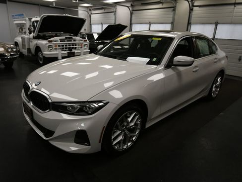 Used 2025 BMW 330i xDrive Sedan AWD/4WD image 3