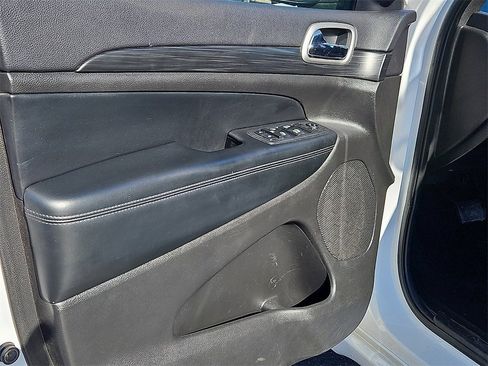 Used 2020 Jeep Grand Cherokee Altitude image 21