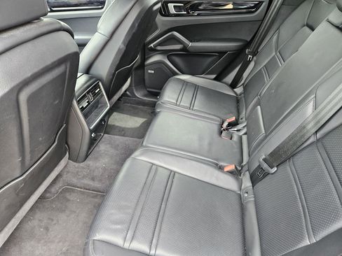 Used 2020 Porsche Cayenne image 38