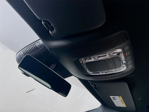 Used 2025 Mercedes-Benz GLA 250 4MATIC image 11