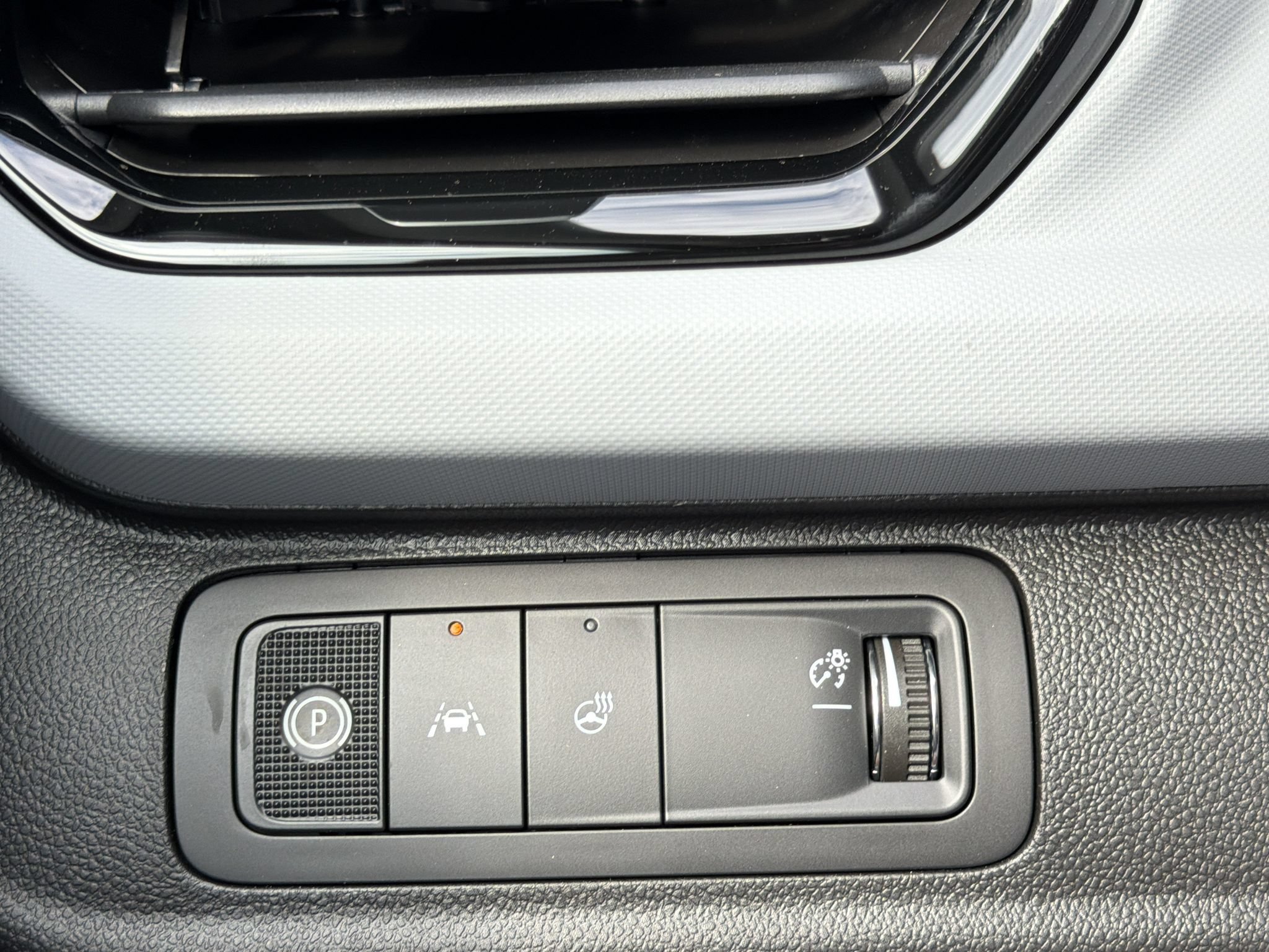 New 2027 Chevrolet Bolt LT w/ Comfort Package FWD image 9