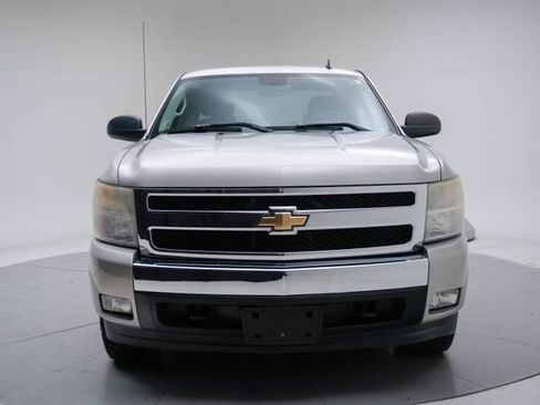 Used 2007 Chevrolet Silverado 1500 LT w/ 1LT Convenience Package AWD/4WD image 11
