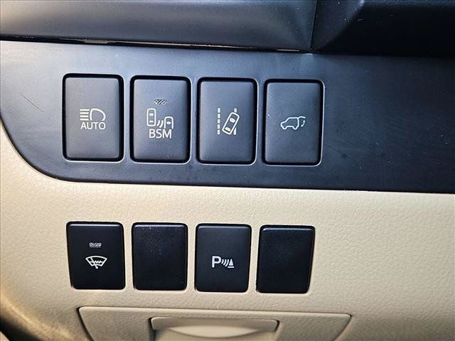 Used 2016 Toyota Highlander Limited w/ Driver Technology Package AWD/4WD image 16