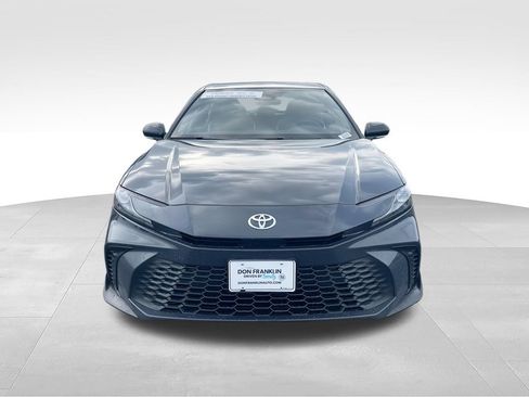 Used 2025 Toyota Camry SE AWD/4WD image 3